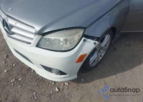 2011 Mercedes-Benz C 300 Luxury 4Matic/Sport 4Matic z USA, uszkodzony, nr VIN WDDGF8BB4BR168805